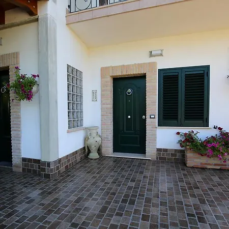 Il Gigante Che Dorme Bed & Breakfast Castel Castagna