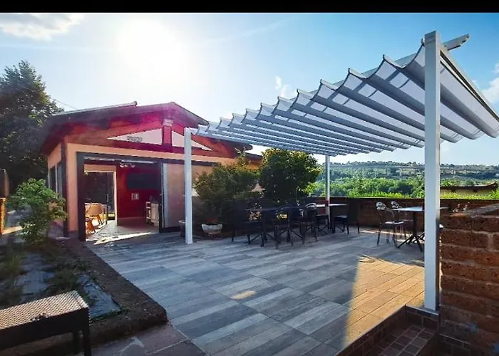 Alojamento de Acomodação e Pequeno-almoço Il Gigante Che Dorme Castel Castagna